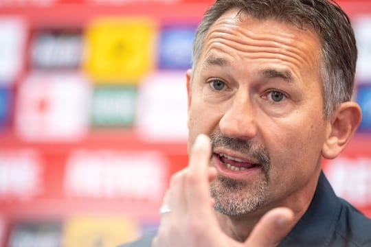Achim Beierlorzer freut sich als neuer Trainer des 1.