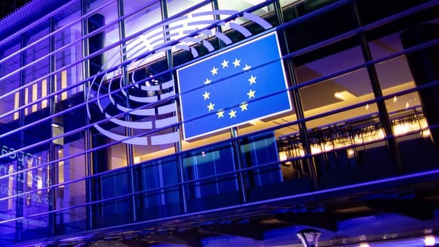 Das Gebäude des Europäischen Parlaments, aufgenommen am Tag der Europawahl.