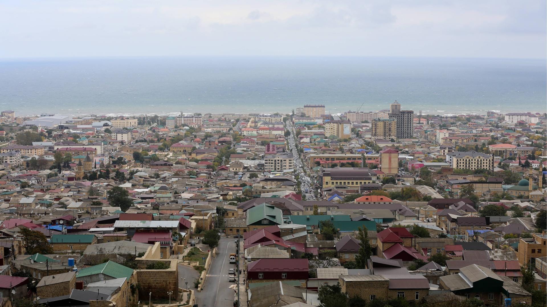 Blick über eine Stadt in Dagestan: Einer der verletzten Matrosen befindet sich in einem kritischen Zustand. (Symbolbild)