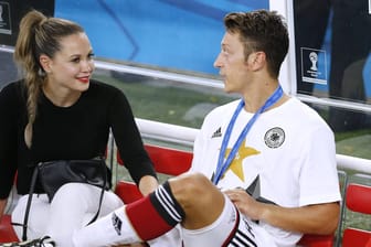 Mandy Capristo und Mesut Özil: Bei der WM 2014 in Brasilien waren die beiden noch ein Paar. Ihre Liebe scheiterte endgültig nach einem Comeback im Jahr 2015.