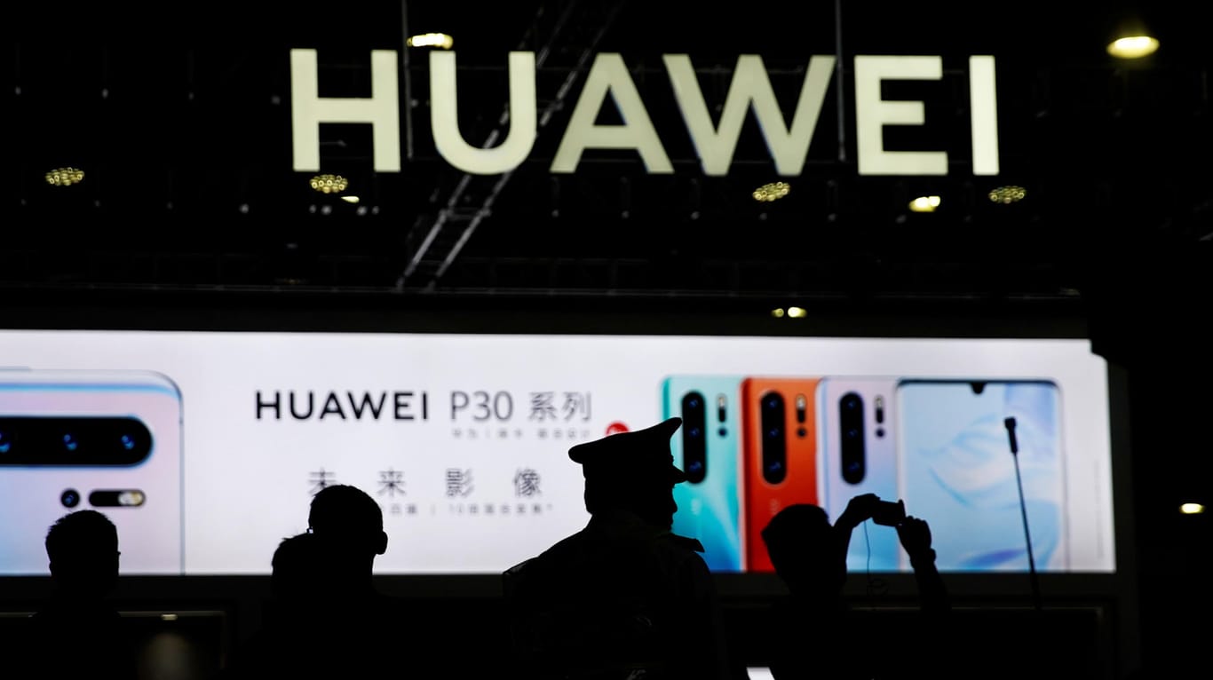 Huawei präsentiert auf einer Messe neue Smartphones: Der Hersteller leidet unter den US-Sanktionen.