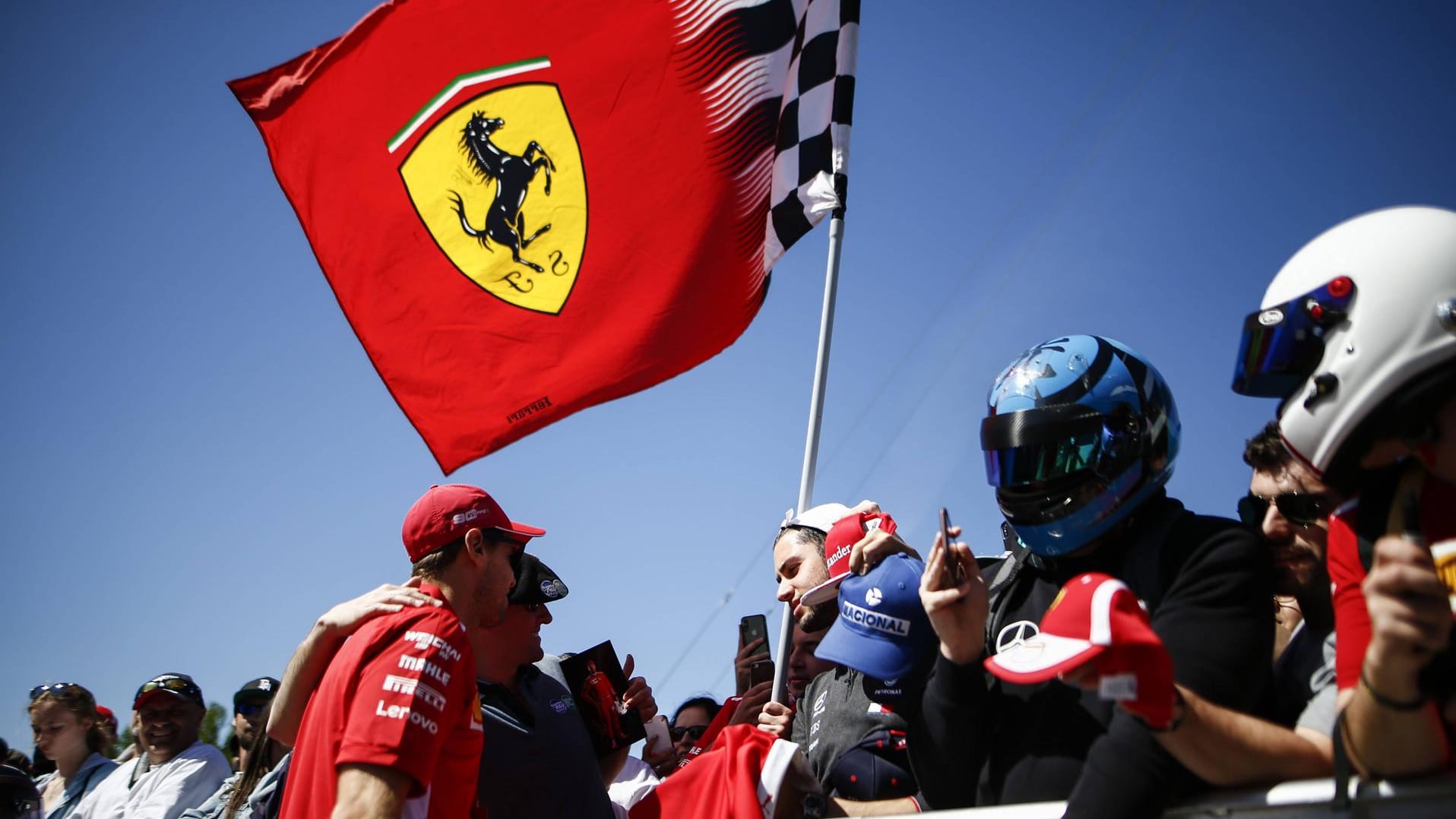 Unzufrieden mit dem Ergebnis in Kanada: Die Scuderia Ferrari.