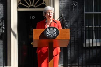 Theresa May vor 10 Downing Street bei der Ankündigung ihres Rücktritts: Die Torys suchen einen Nachfolger oder eine Nachfolgerin für May.