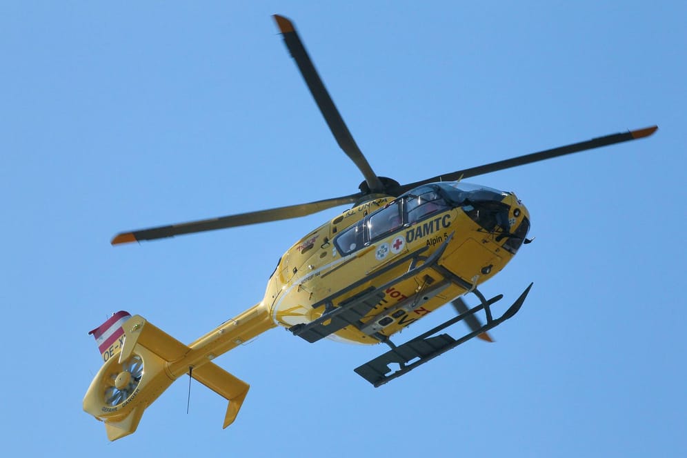 Ein Rettungshubschrauber: Ein Helikopter brachte das Mädchen ins Krankenhaus. (Symbolbild)