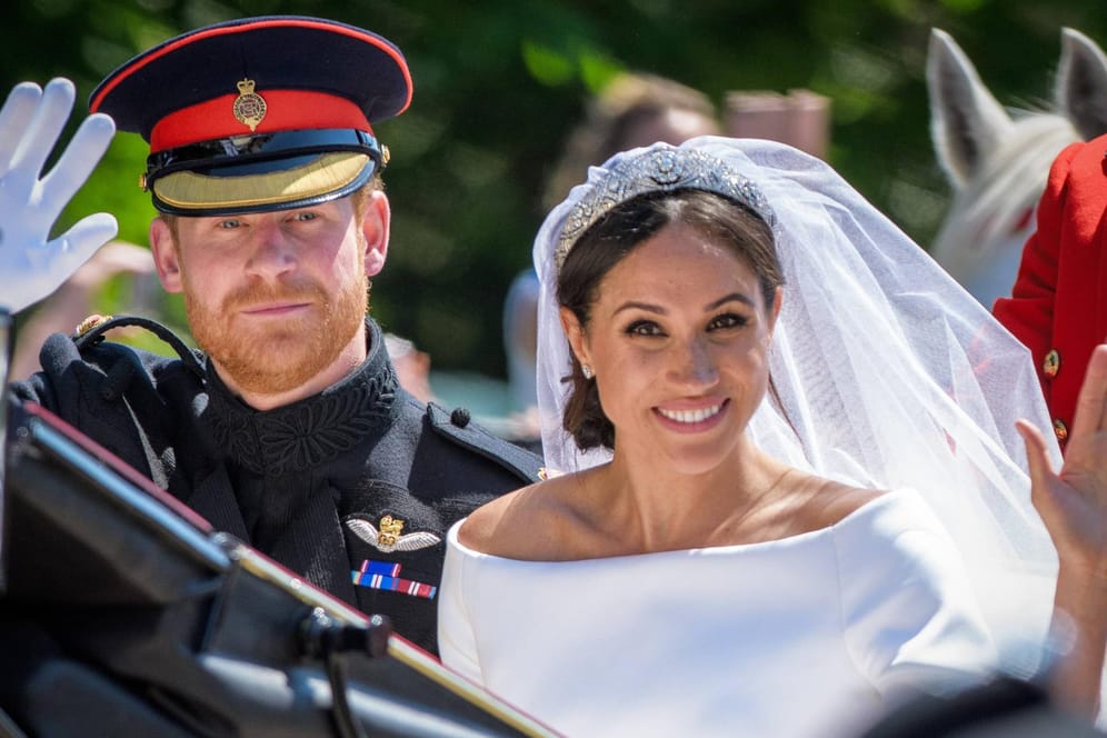Prinz William und Herzogin Meghan an ihrem großen Tag: Am 19. Mai letzten Jahres haben sich die beiden auf Schloss Windsor das Jawort gegeben. Nun sind private Fotos von ihrem Hochzeitstag geleakt worden.