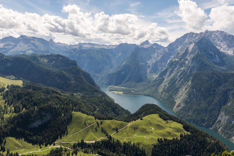 Königsee: Ein Großteil des sieben Kilometer langen und 1,2 Kilometer breiten Sees liegt im Nationalpark Berchtesgaden.