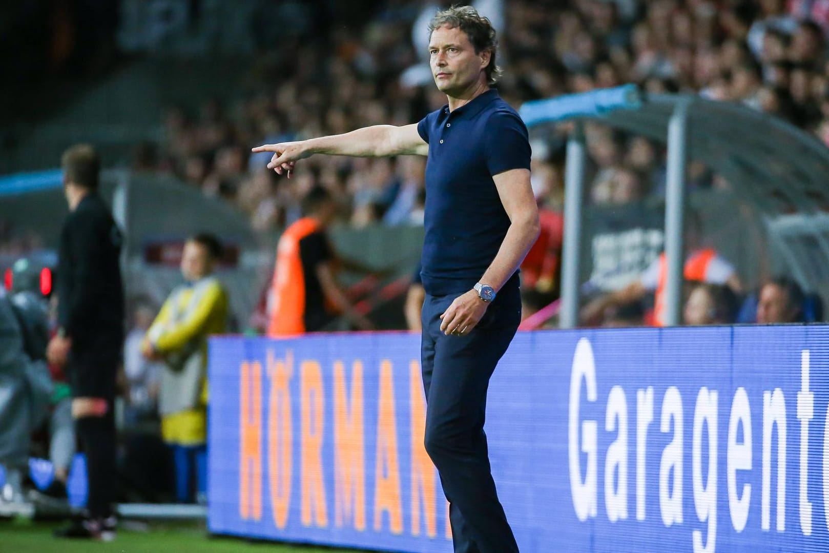 Interimsbundestrainer: Marcus Sorg steht gegen Estland für den verletzten Joachim Löw an der Seitenlinie.