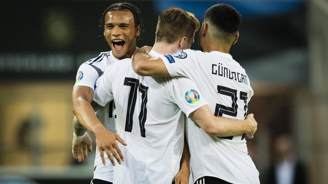 Acht Tore gegen Estland: (v. l.) Leroy Sané, Marco Reus und Ilkay Gündogan bejubeln ihre famose Leistung in der EM-Qualifikation.