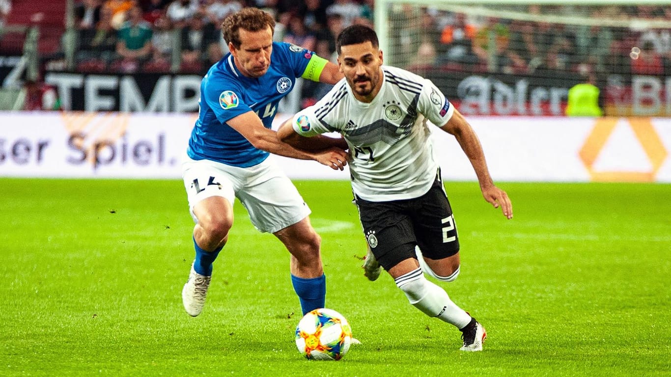 Ilkay Gündogan schüttelt den Esten Konstantin Vassiljev ab: Im EM-Quali-Spiel zeigte der deutsche Star eine überragende Leistung.