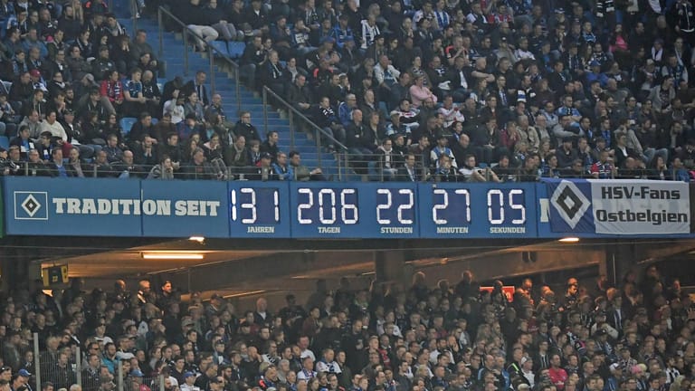 Die Kult-Uhr im Hamburger Volksparkstadion: Sie wird bald Geschichte sein.