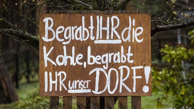 Die Abwanderung aus dem Osten hat viele Gründe - in Mühlrose in der Lausitz ist es das Aus für den Braunkohle-Tagebau.