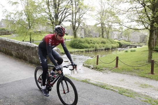 Chris Froome musste das Critérium du Dauphiné nach einem Trainingssturz aufgeben.