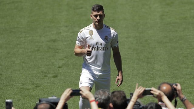 Luka Jovic im Trikot von Real Madrid.