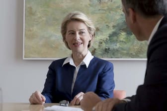 Ursula von der Leyen im t-online.de-Interview: Die Ministerin ist überzeugt, dass die Digitalisierung in der Bundesregierung, aber auch in jedem Unternehmen in Deutschland, von oben durchgesetzt werden muss.