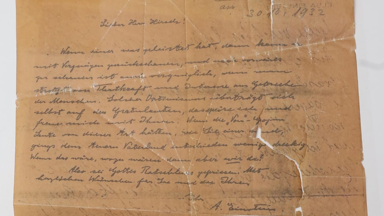 Der vermeintliche Brief von Albert Einstein: Die Jüdische Gemeinde München hatte den Brief im Jahr 2018 im Archiv zwischen alten Zeitungen gefunden.