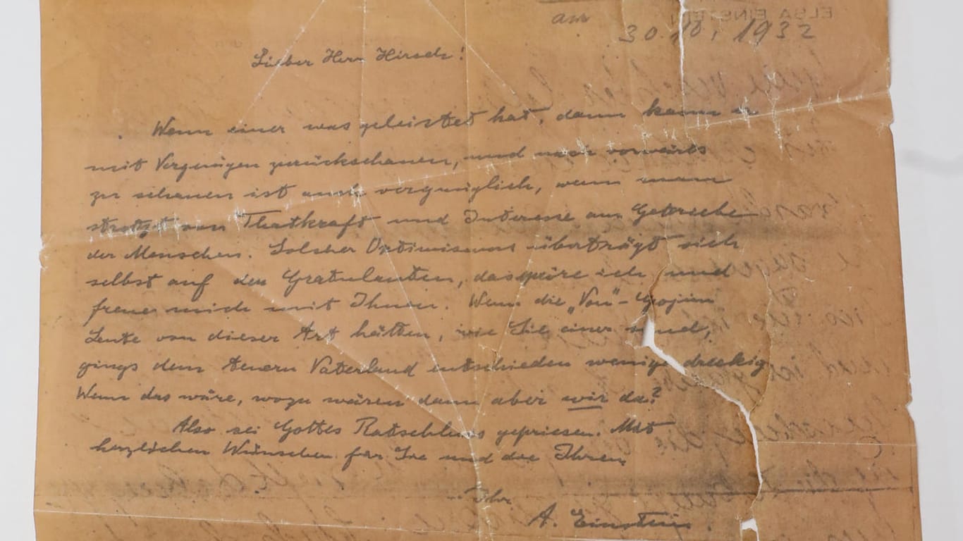 Der vermeintliche Brief von Albert Einstein: Die Jüdische Gemeinde München hatte den Brief im Jahr 2018 im Archiv zwischen alten Zeitungen gefunden.
