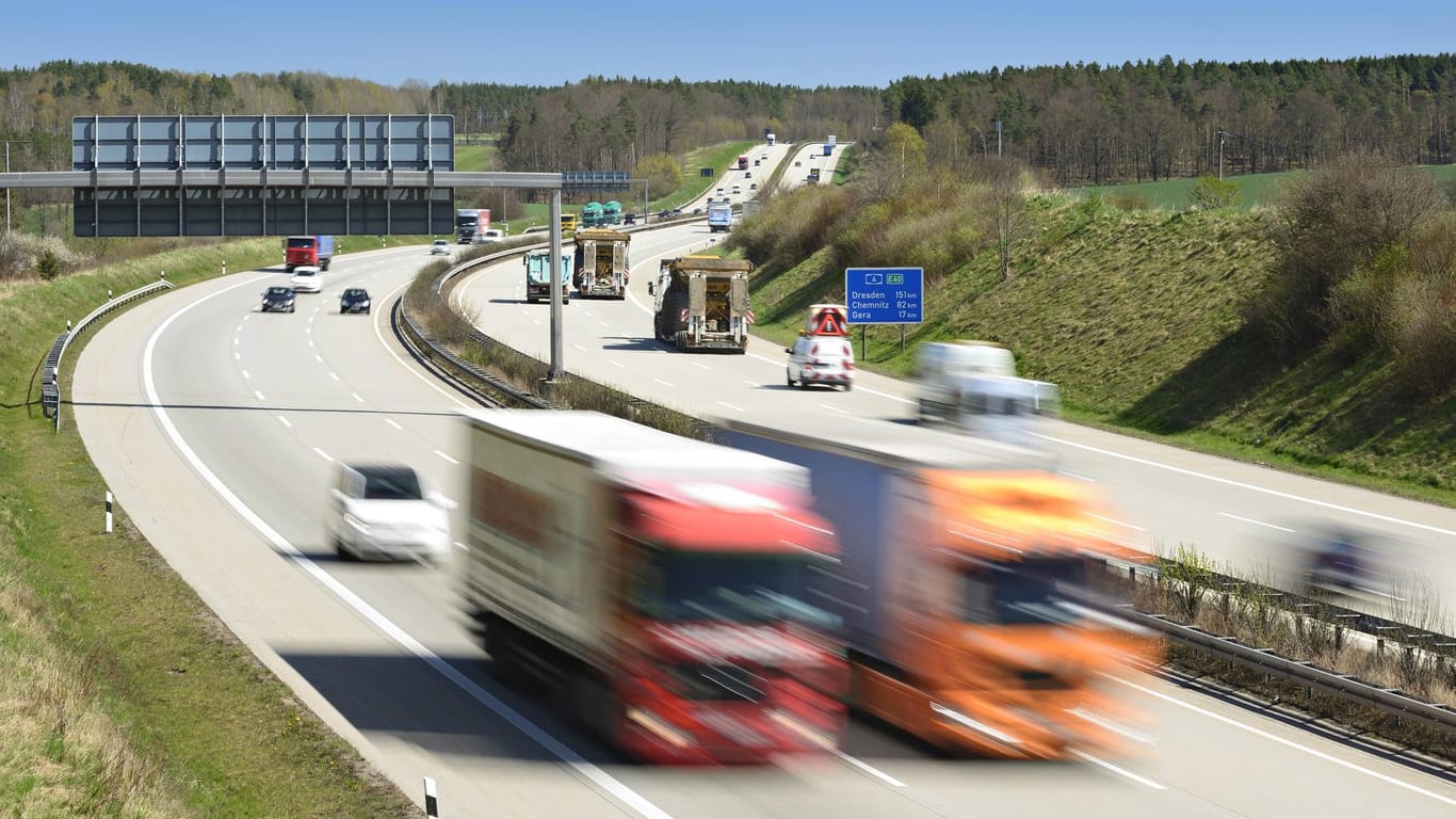 Verkehr auf der A4 in Thüringen: Ein Lkw-Fahrer kam bei einem Unfall ums Leben. (Symbolbild)