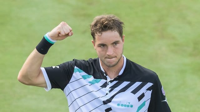 Jan-Lennard Struff steht nach dem Sieg über den Serben Miomir Kecmanovic in Stuttgart im Viertelfinale.