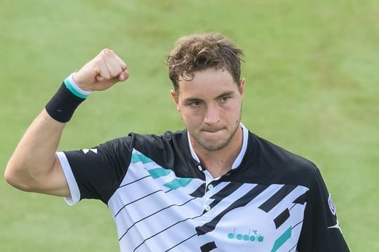 Jan-Lennard Struff steht nach dem Sieg über den Serben Miomir Kecmanovic in Stuttgart im Viertelfinale.