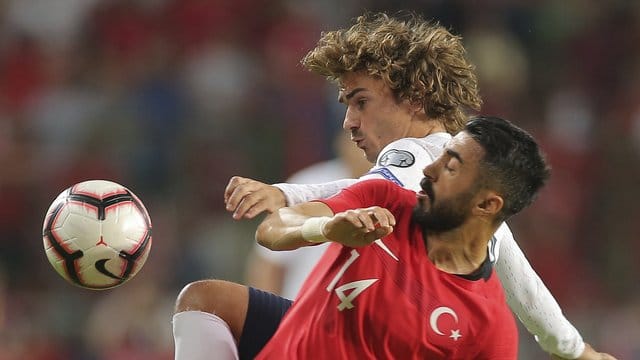 Antoine Griezmann (hinten) im Einsatz für die französische Nationalmannschaft. Antoine Griezmann (hinten) im Einsatz für die französische Nationalmannschaft.