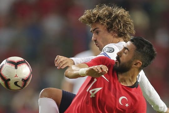 Antoine Griezmann (hinten) im Einsatz für die französische Nationalmannschaft.