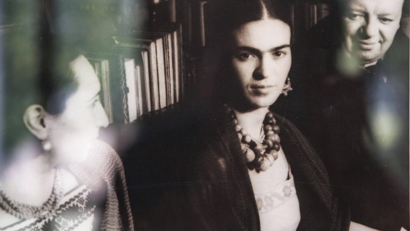 Die mexikanische Malerin Frida Kahlo (M.) in einer undatierten Aufnahme: Die Stimme der berühmten Künstlerin ist bislang ein großes Rätsel.