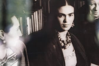 Die mexikanische Malerin Frida Kahlo (M.) in einer undatierten Aufnahme: Die Stimme der berühmten Künstlerin ist bislang ein großes Rätsel.