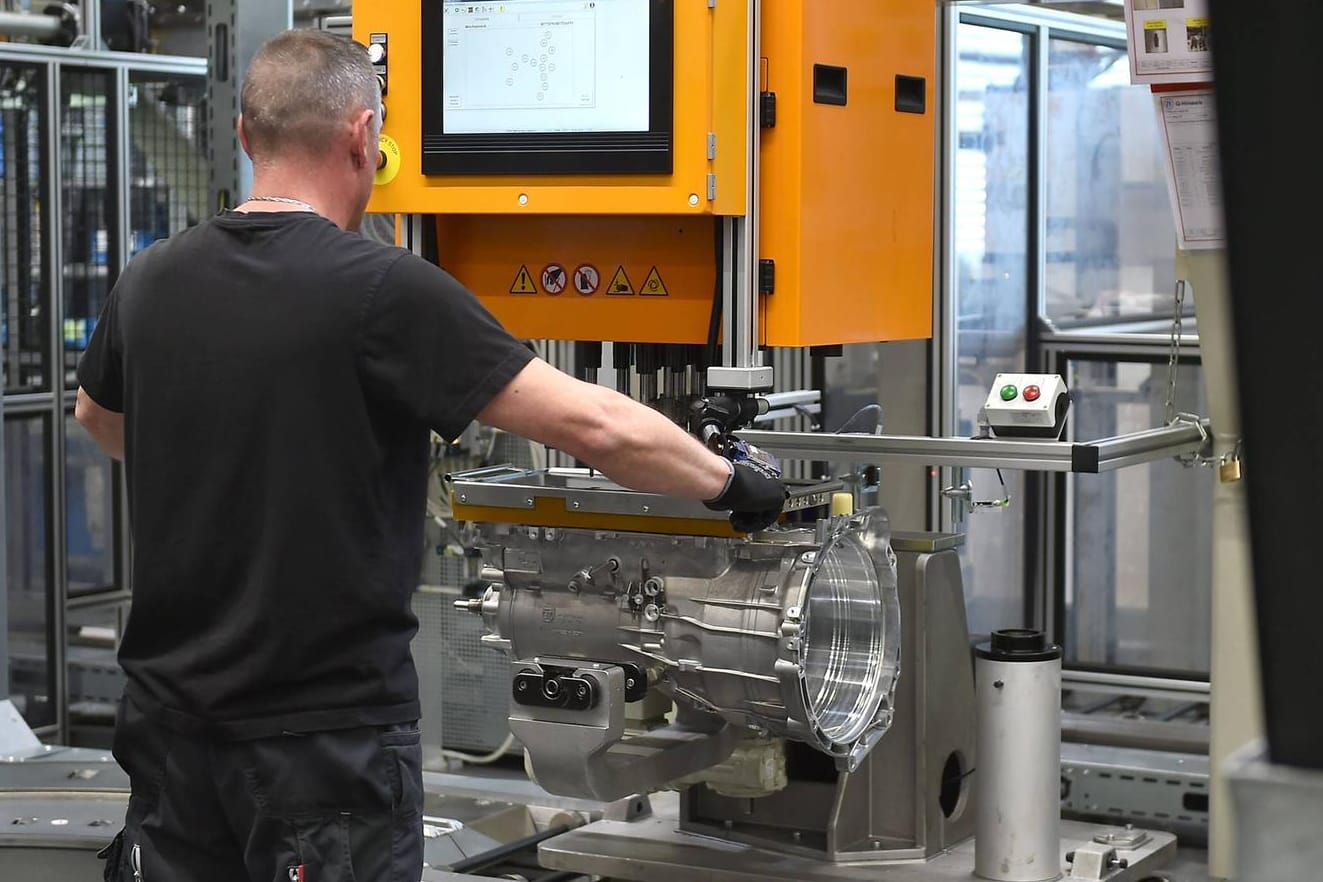 Getriebefertigung bei ZF Friedrichshafen: Zulieferer müssen neue Produkte und Ideen entwickeln.