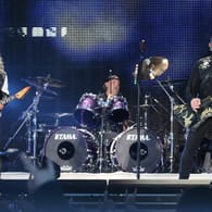 Metallica-Auftritt bei einem Konzert im Mai in Paris: Nun kommt die Band nach Deutschland und macht Station in Köln.