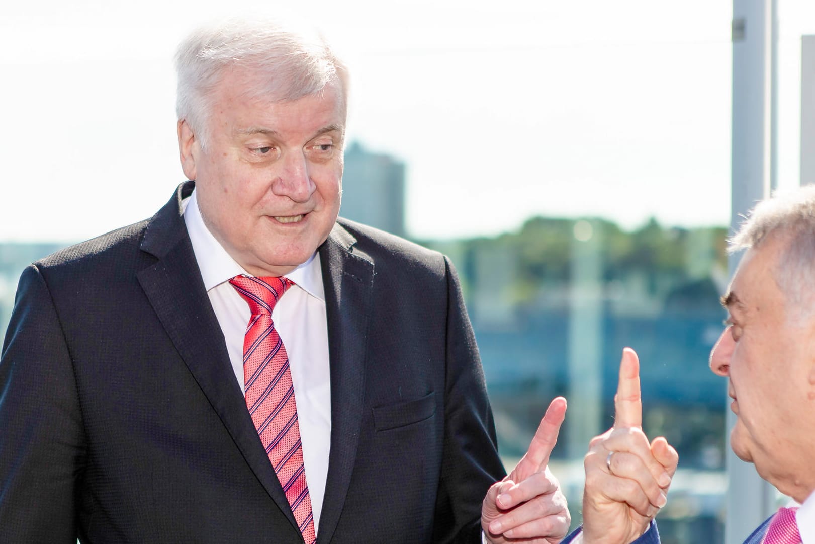 Horst Seehofer und Herbert Reul: Bei der Innenministerkonferenz in Kiel wird unter anderem über den Kampf gegen Clan-Kriminalität beraten.