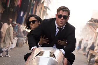Agentin M (Tessa Thompson) und Agent H (Chris Hemsworth) geben Gas.
