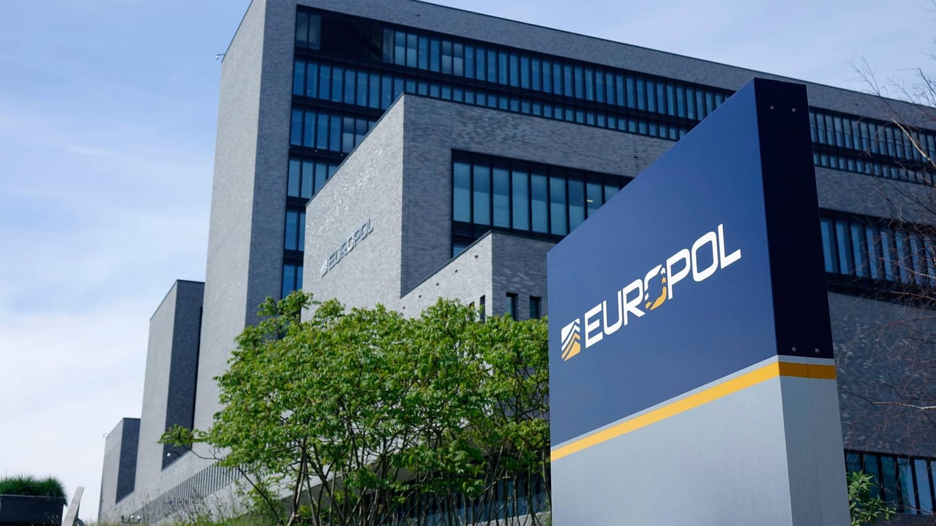 Europol-Gebäude in Den Haag: Den Ermittlern ist ein Schlag gegen zwei Fälscherbanden gelungen.