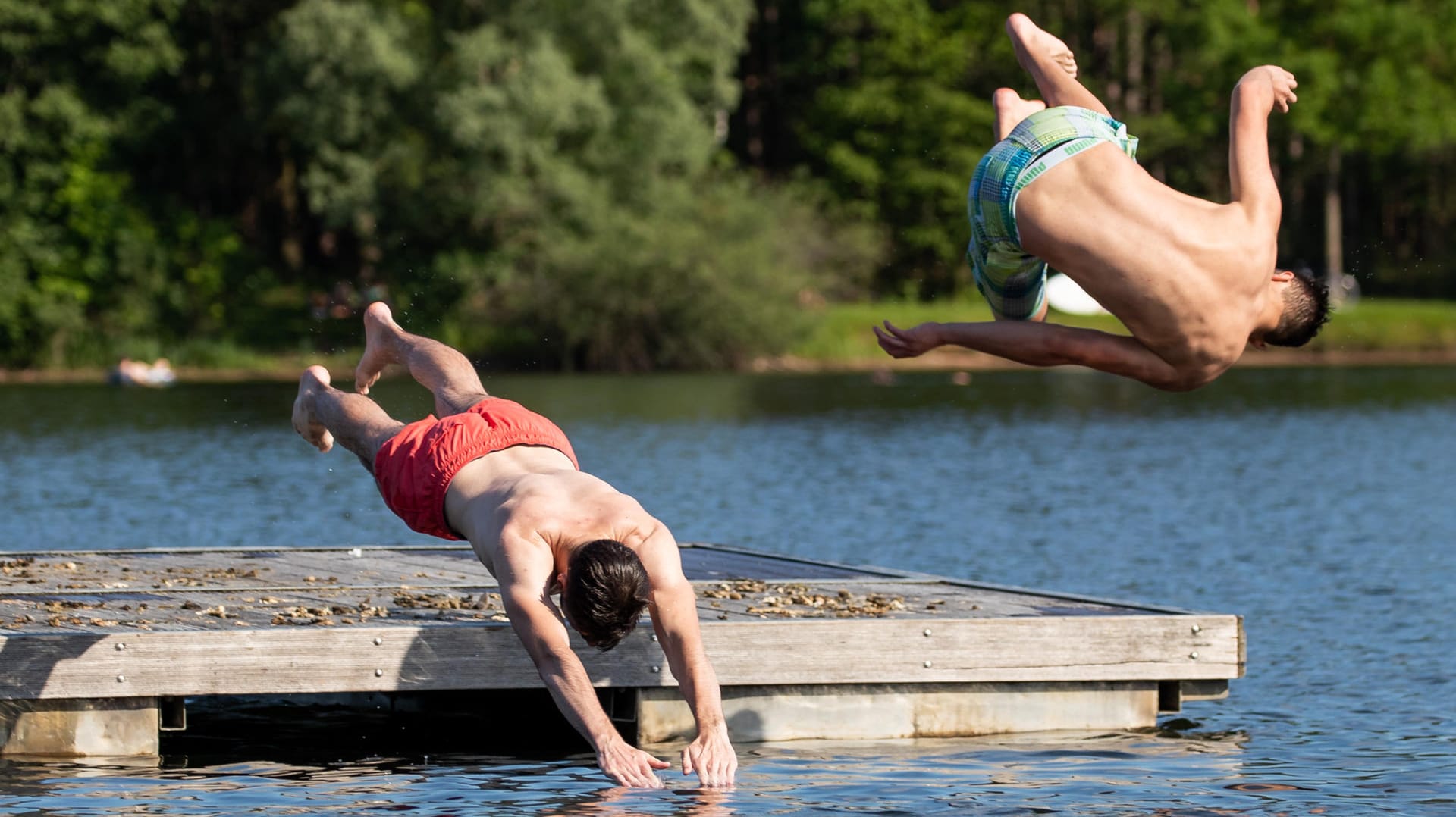 Abkühlung im Badesee: Nicht alles stimmt, was wir übers Schwimmen gelernt haben.