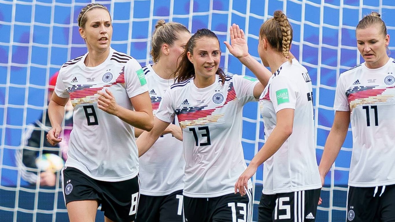 Jubel bei den DFB-Stars: Die deutschen Frauen haben ihre ersten beiden WM-Spiele gewonnen.