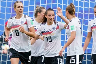 Jubel bei den DFB-Stars: Die deutschen Frauen haben ihre ersten beiden WM-Spiele gewonnen.