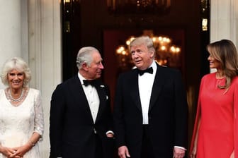 Prinz Charles und Herzogin Camilla treffen auf Donald Trump und seine Frau Melania.