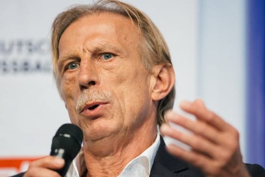 Trainierte zuletzt die rumänische Nationalmannschaft: Christoph Daum.