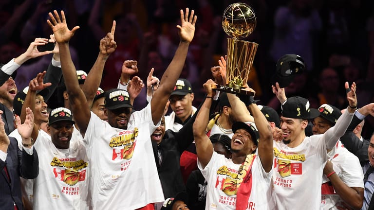 Die Spieler der Toronto Raptors feiern den NBA-Titel: Es ist die erste Meisterschaft eines kanadischen Teams.