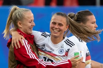 Die deutschen Nationalspielerinnen freuen sich auf das WM-Spiel gegen Südafrika.