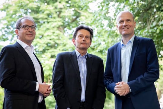 Gruppenbild: Rolf Mützenich (m.