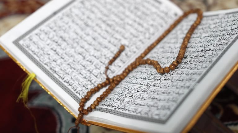 Exemplar des Koran: Bücher lassen sich zerstören, Worte nicht, meint Lamya Kaddor.