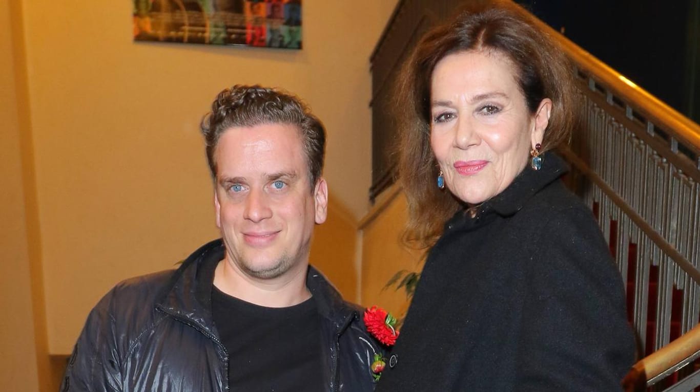 Hannelore Elsner mit ihrem Sohn Dominik: Im April erlag die Schauspielerin ihrer Krebserkrankung. Im Interview mit dem "Stern" spricht der Fotograf jetzt über diesen harten Schicksalsschlag.