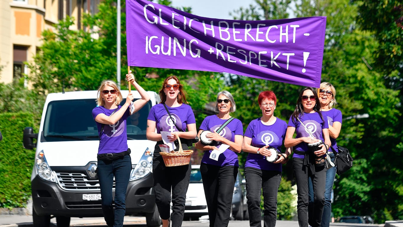 Streik für mehr Gleichberechtigung: In der Schweiz fordern Frauen die Anpassung ihrer Gehälter.