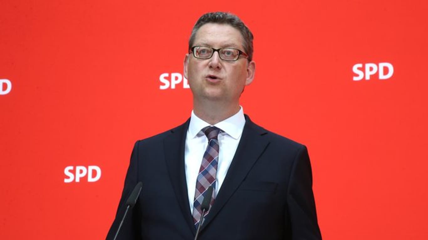 Der kommissarische SPD-Chef Thorsten Schäfer-Gümbel hatte den Grünen eine populistisch vereinfachende Politik nach Art der AfD vorgeworfen - und ruderte dann schnell zurück.