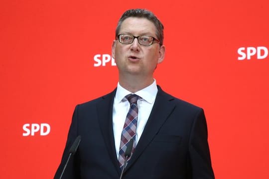 Der kommissarische SPD-Chef Thorsten Schäfer-Gümbel hatte den Grünen eine populistisch vereinfachende Politik nach Art der AfD vorgeworfen - und ruderte dann schnell zurück.