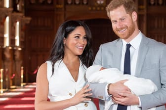 Herzogin Meghan, Prinz Harry und Söhnchen Archie Harrison: Die Familie hat jetzt eine Nanny eingstellt.
