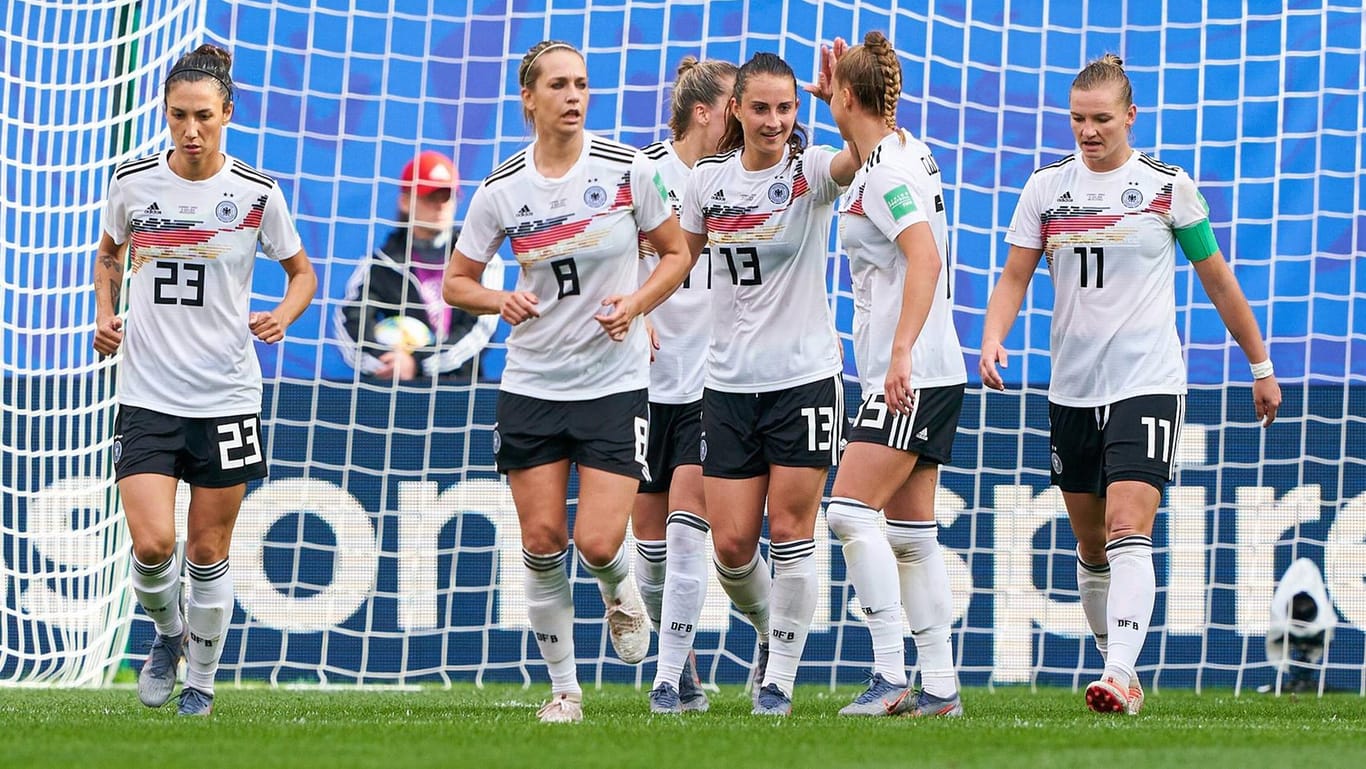 Jubel bei den deutschen Spielerinnen nach dem 1:0-Sieg über Spanien.