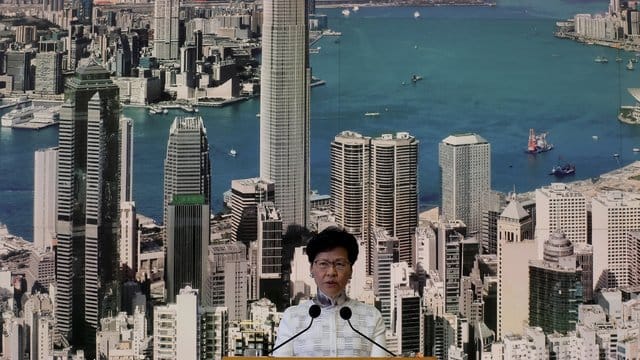 Carrie Lam, Regierungschefin von Hongkong: Nach Massenprotesten hat Hongkong Pläne für ein umstrittenes Gesetz für Auslieferungen an China ausgesetzt. Carrie Lam, Regierungschefin von Hongkong: Nach Massenprotesten hat Hongkong Pläne für ein umstrittenes Gesetz für Auslieferungen an China ausgesetzt.