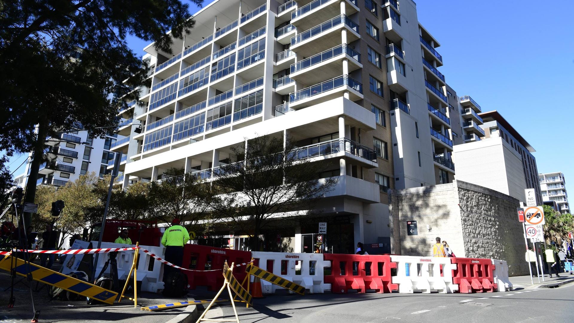 Die Mascot Towers in Sydney: Das Hochhaus ist wegen Rissen vorsorglich geräumt worden. Die Mascot Towers in Sydney: Das Hochhaus ist wegen Rissen vorsorglich geräumt worden.