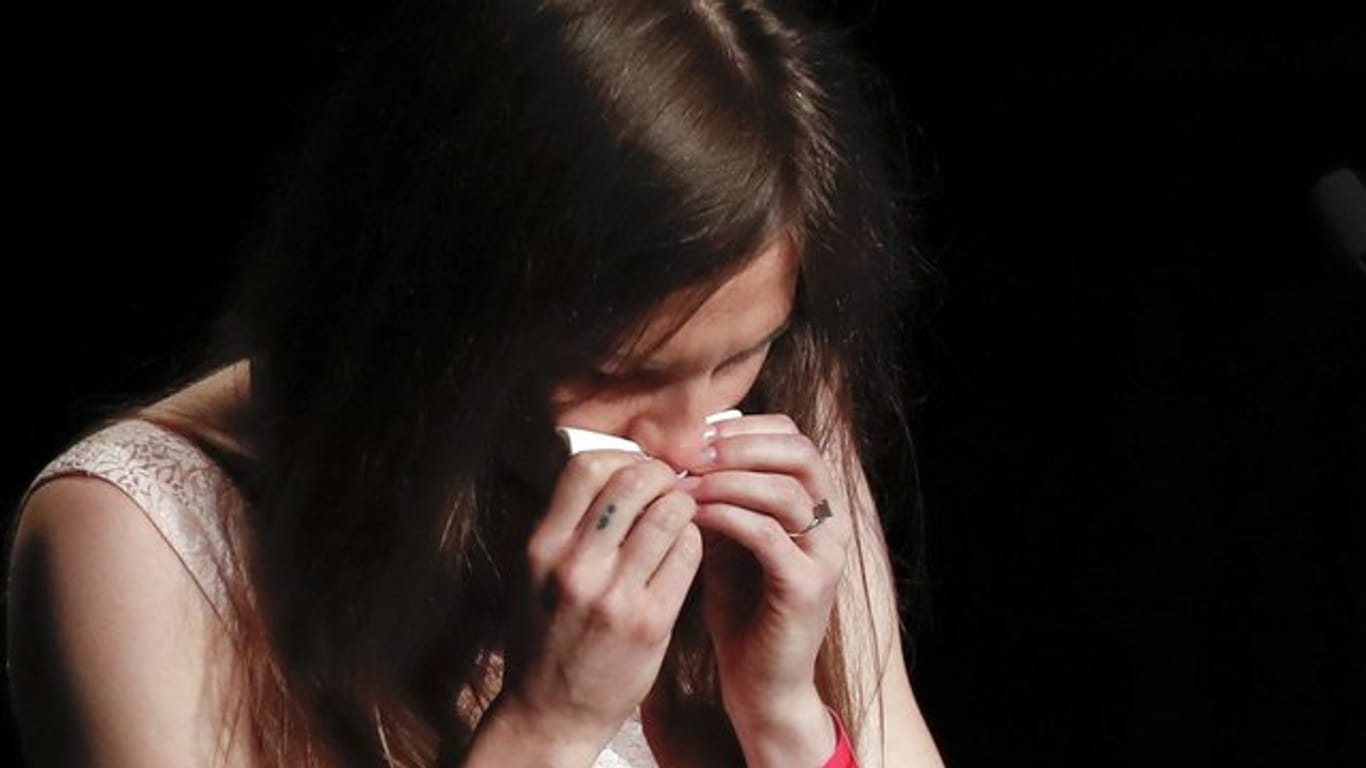 Immer wieder kämpft Amanda Knox bei dem Kongress zu Justizirrtümern mit den Tränen.